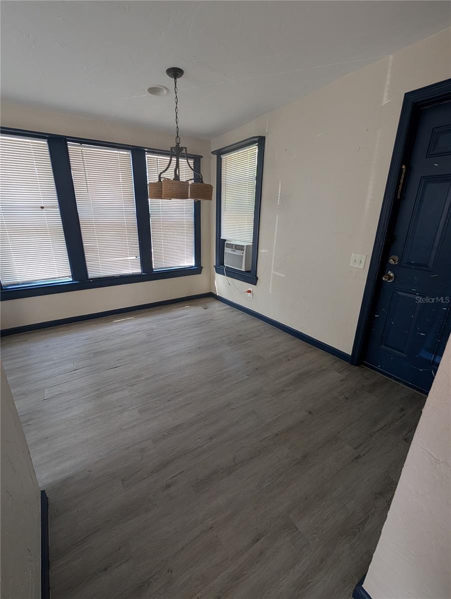 Image 16 of 17 For 2004 2nd Avenue E 1