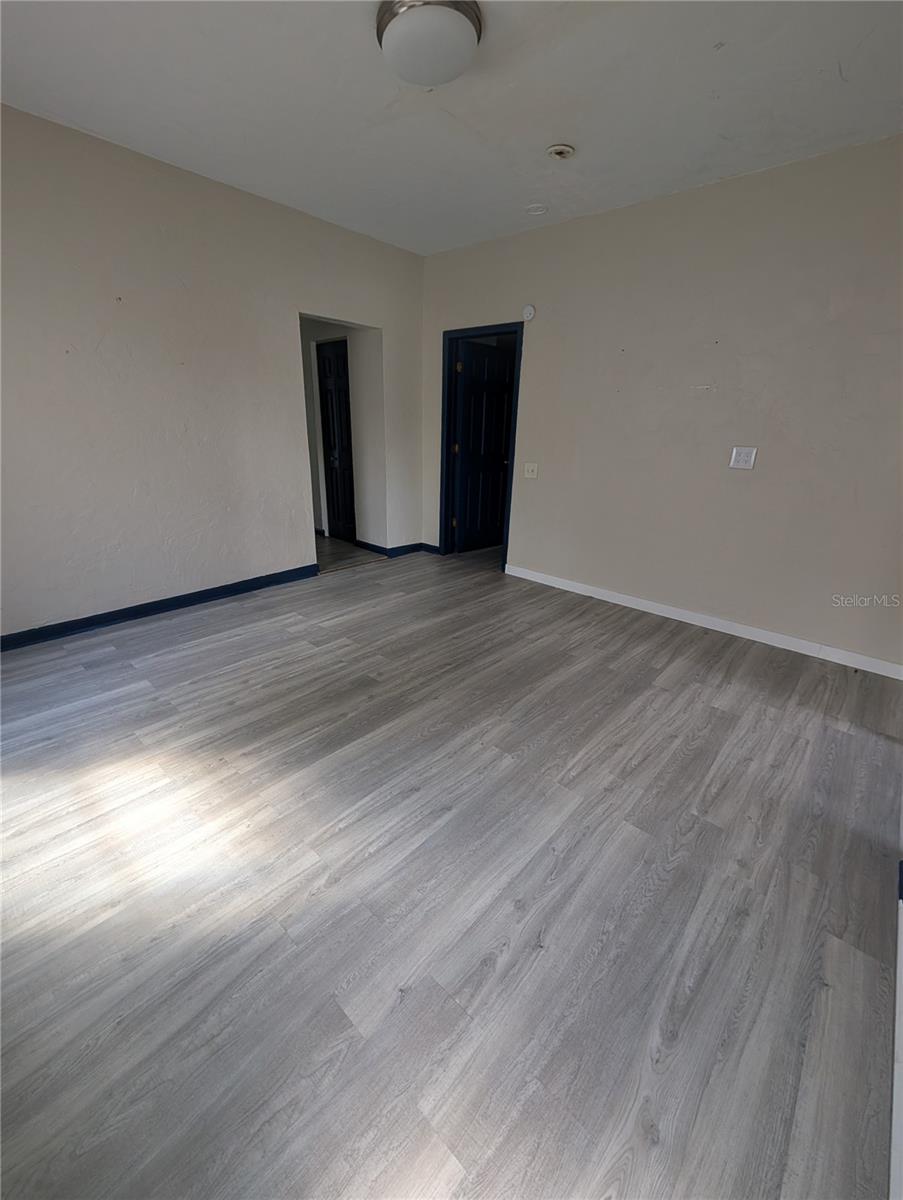 Image 5 of 17 For 2004 2nd Avenue E 1