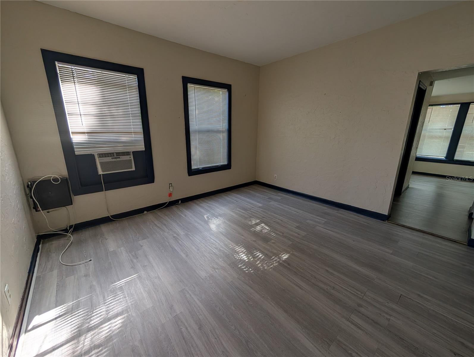 Image 6 of 17 For 2004 2nd Avenue E 1