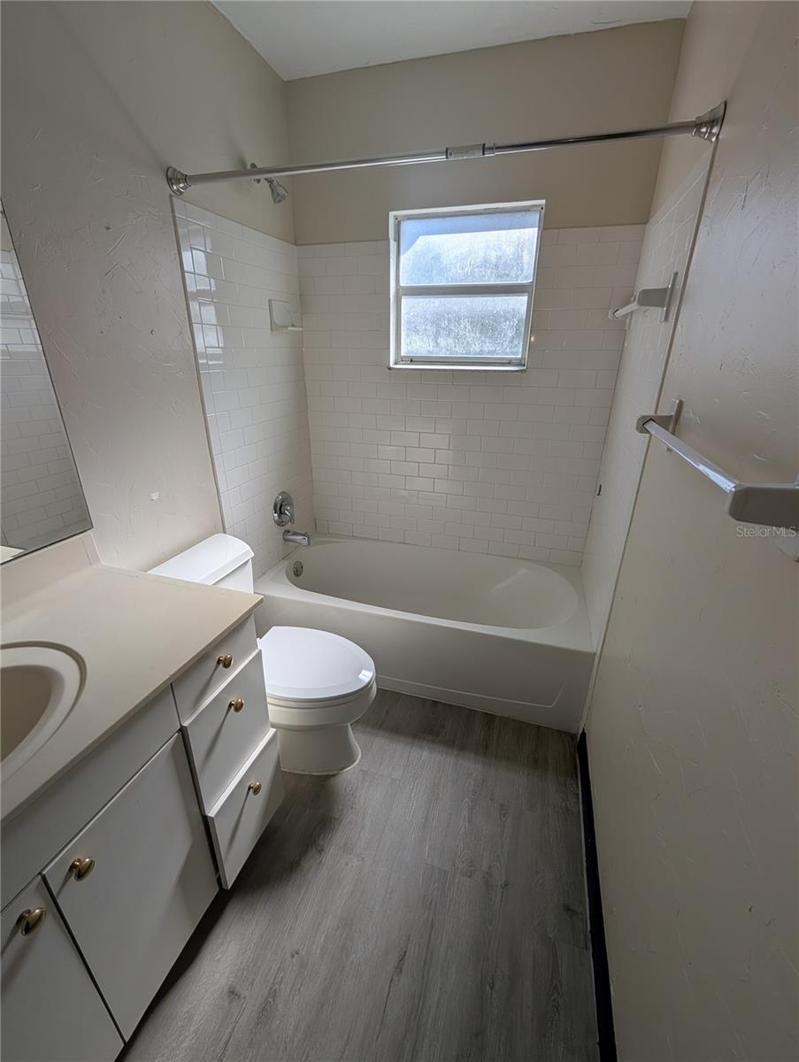 Image 7 of 17 For 2004 2nd Avenue E 1