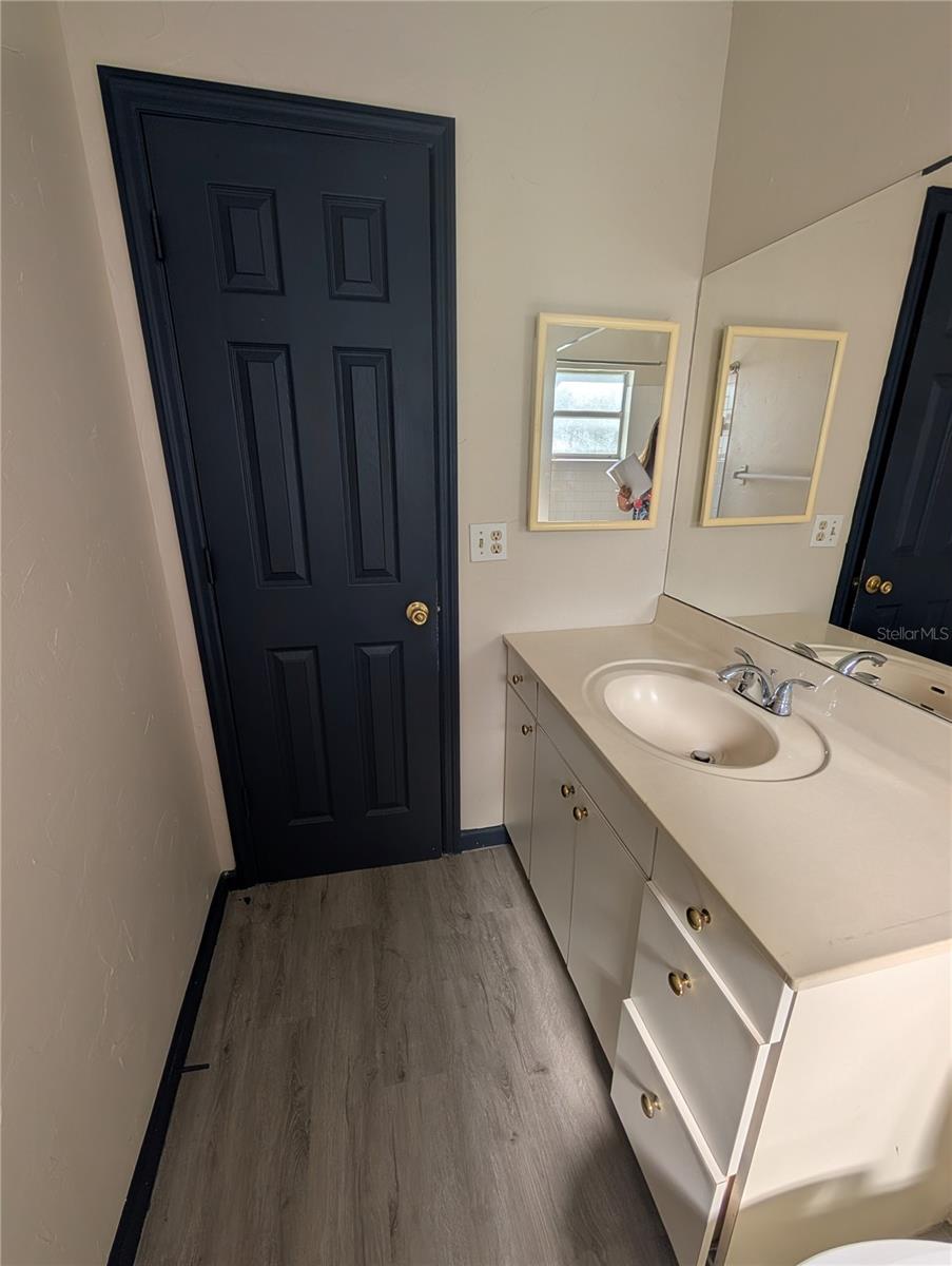 Image 8 of 17 For 2004 2nd Avenue E 1