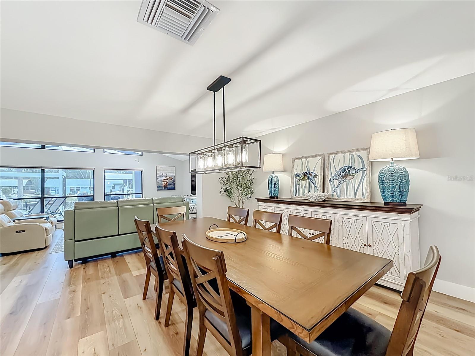 Listing photo id 8 for 1851 18th Street