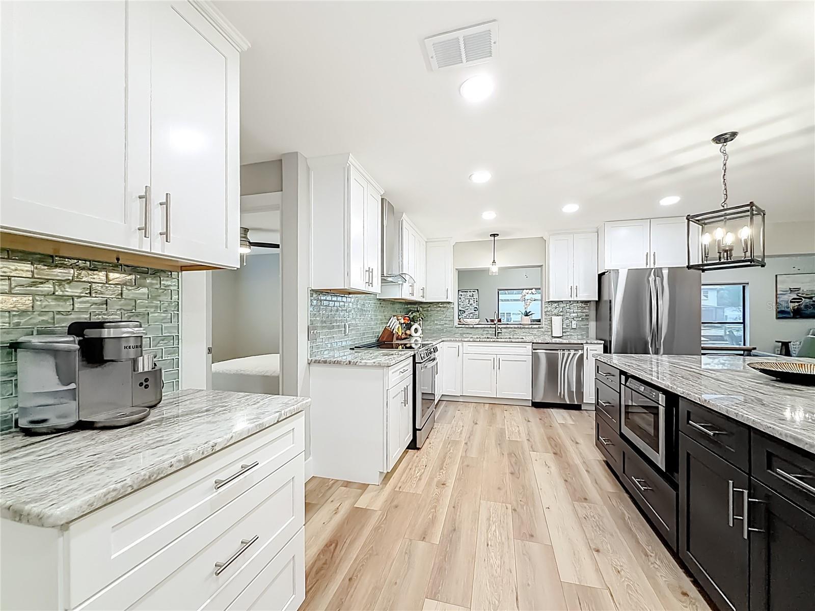 Listing photo id 10 for 1851 18th Street