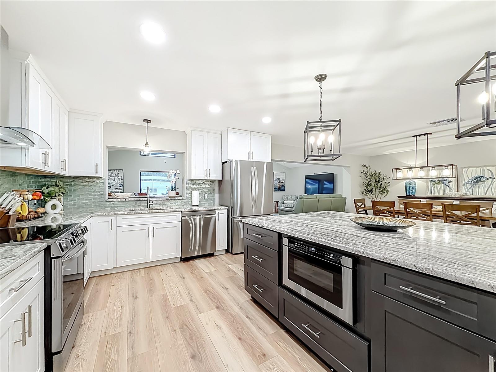 Listing photo id 11 for 1851 18th Street