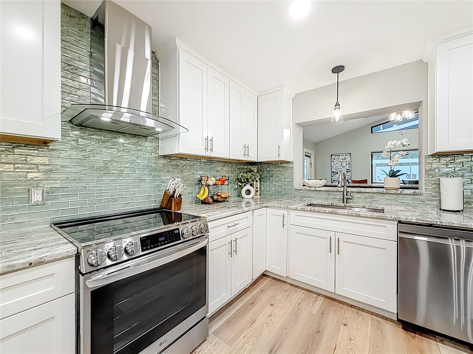 Listing photo id 13 for 1851 18th Street