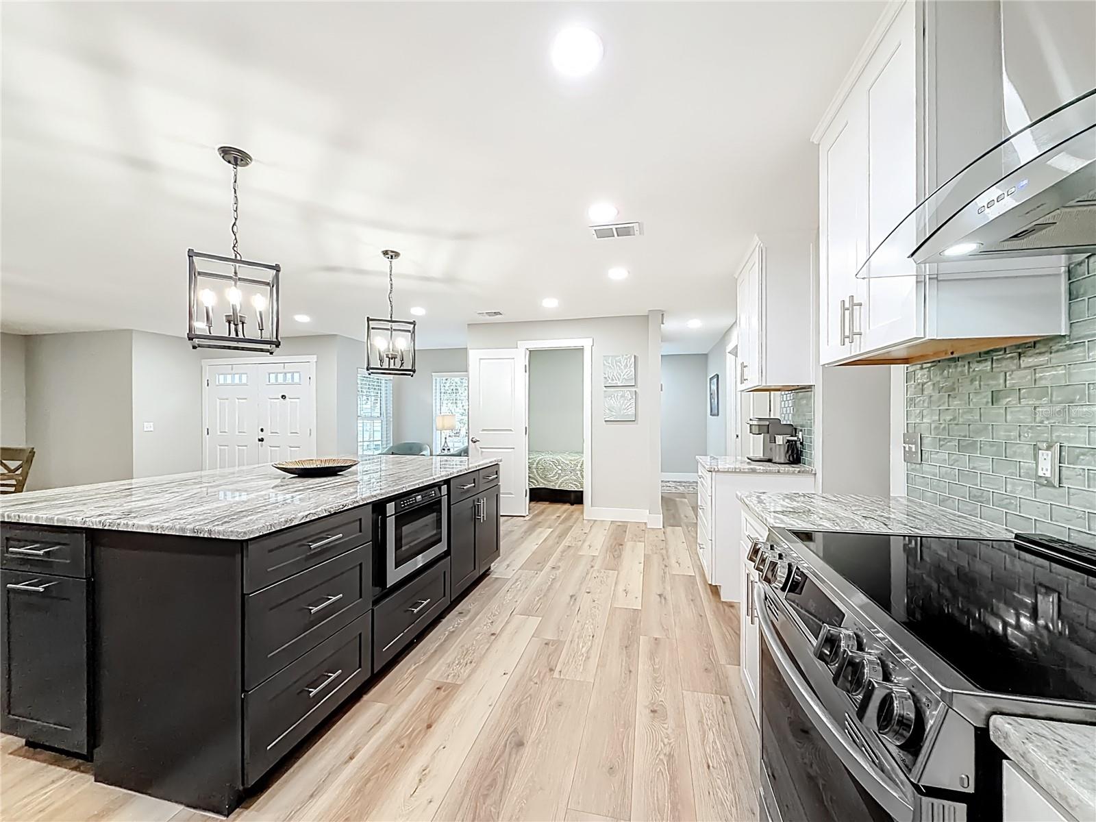 Listing photo id 14 for 1851 18th Street