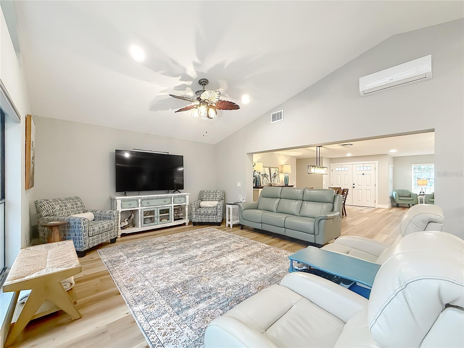 Listing photo id 17 for 1851 18th Street