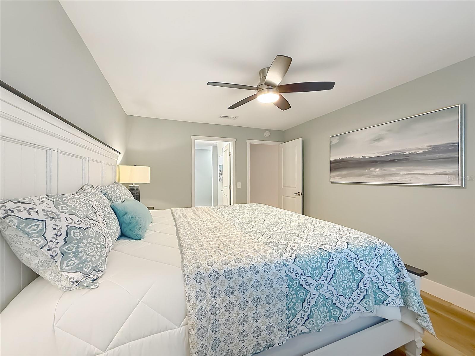 Listing photo id 30 for 1851 18th Street