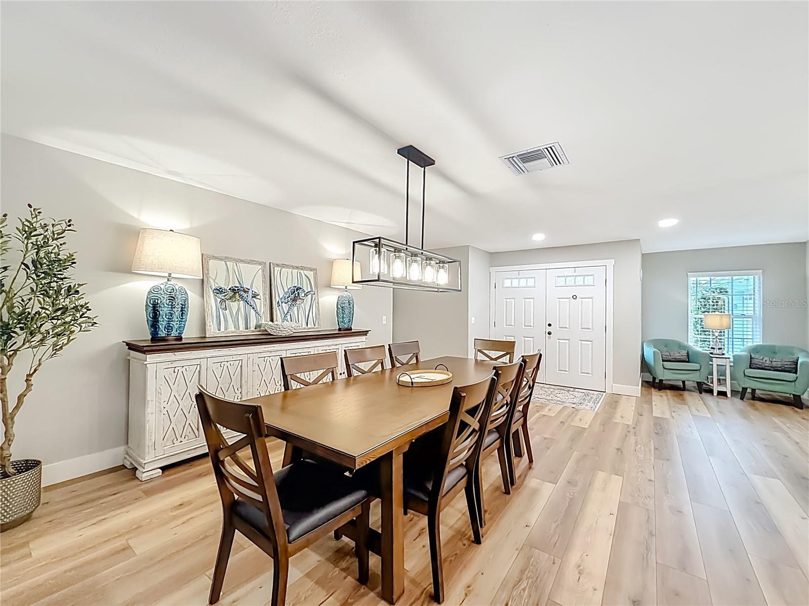 Listing photo id 7 for 1851 18th Street