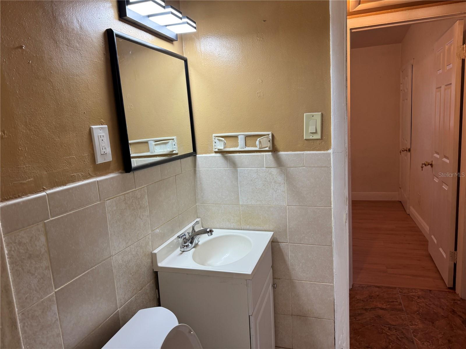 Image 19 of 29 For 1930 Walton Street S