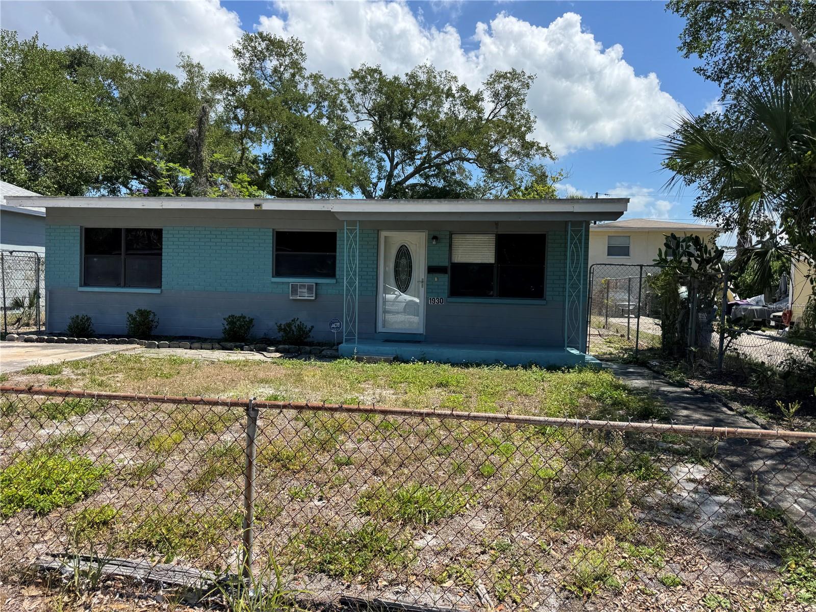 Image 3 of 29 For 1930 Walton Street S