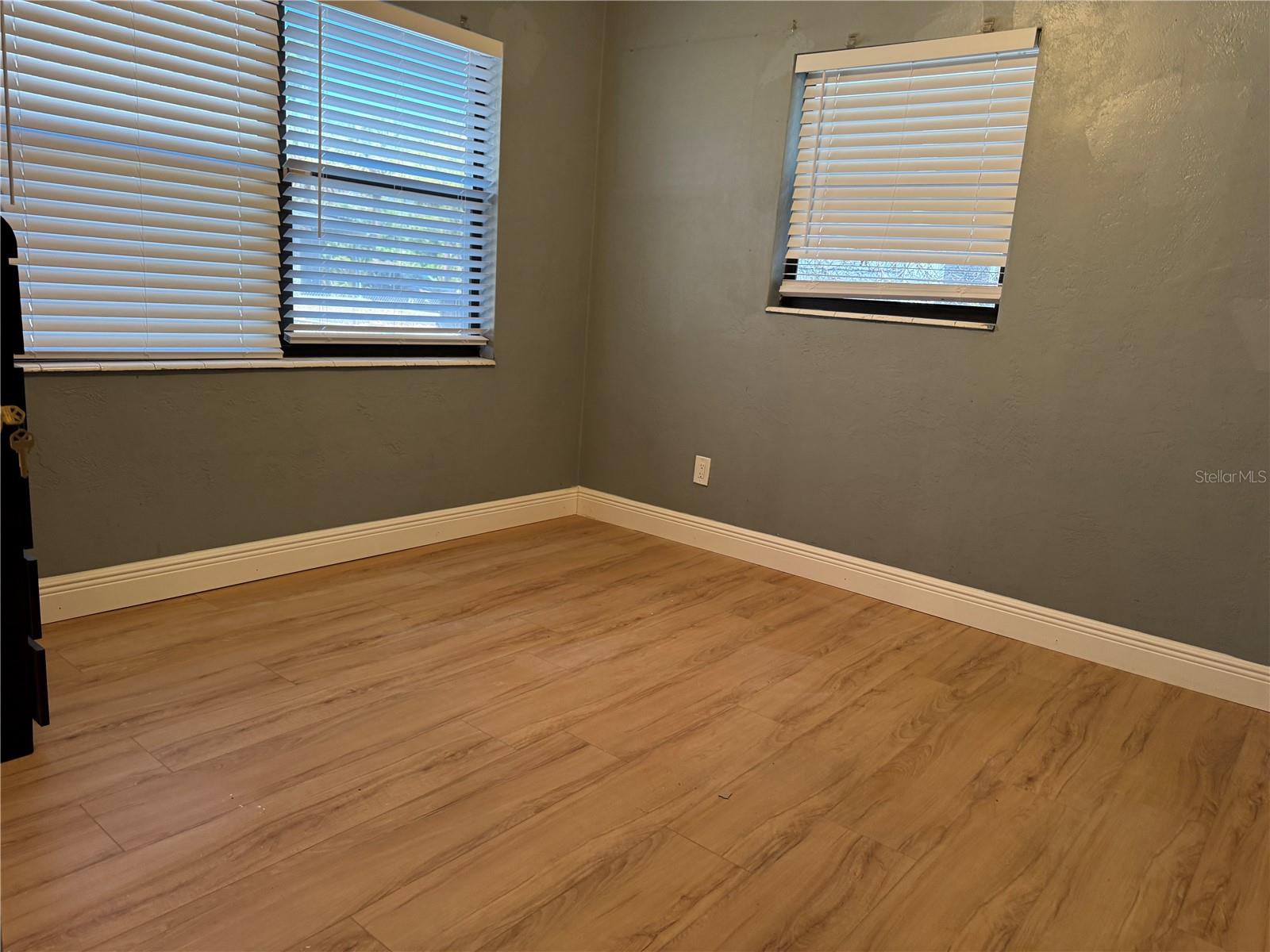 Image 8 of 29 For 1930 Walton Street S