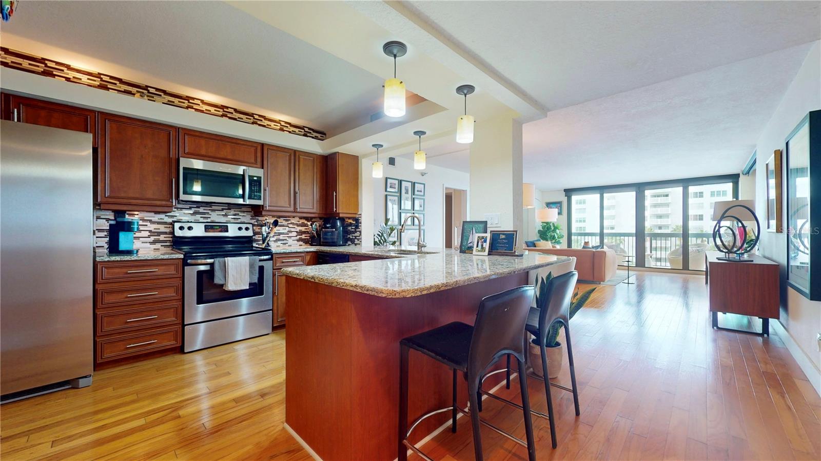 Image 14 of 47 For 2413 Bayshore Boulevard 803