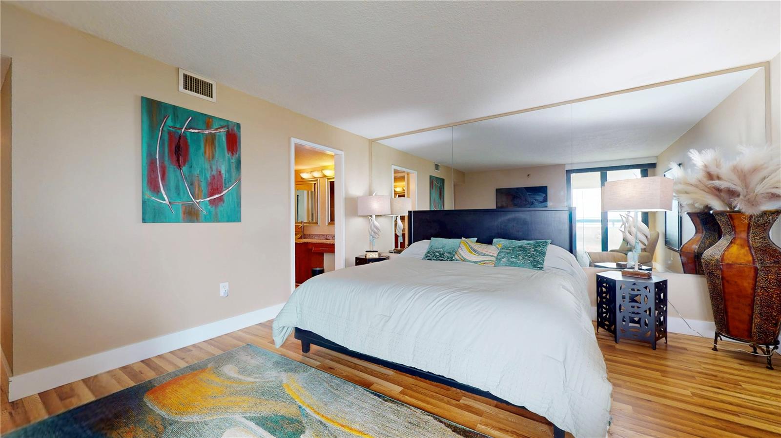 Image 26 of 47 For 2413 Bayshore Boulevard 803