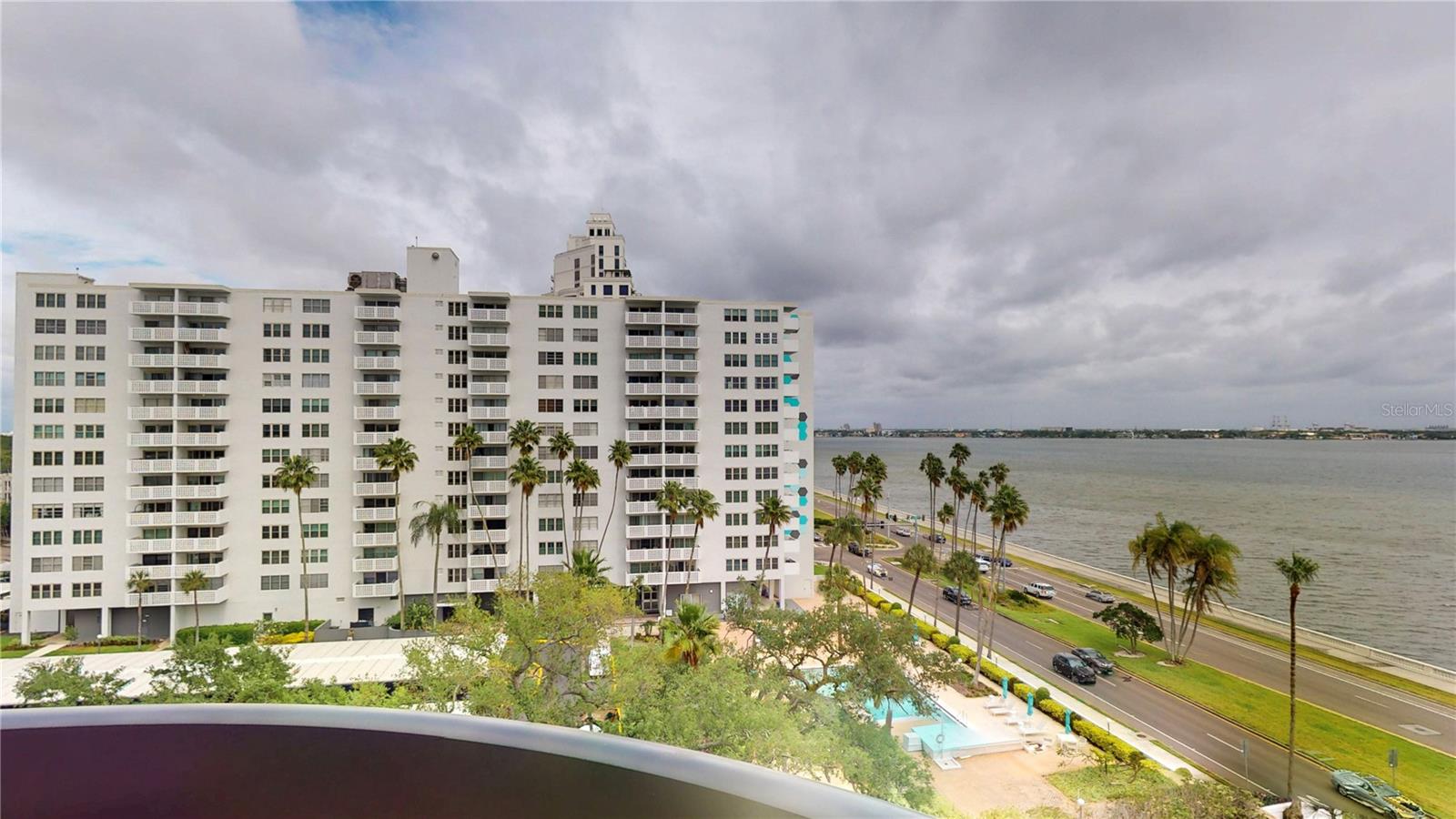 Image 36 of 47 For 2413 Bayshore Boulevard 803