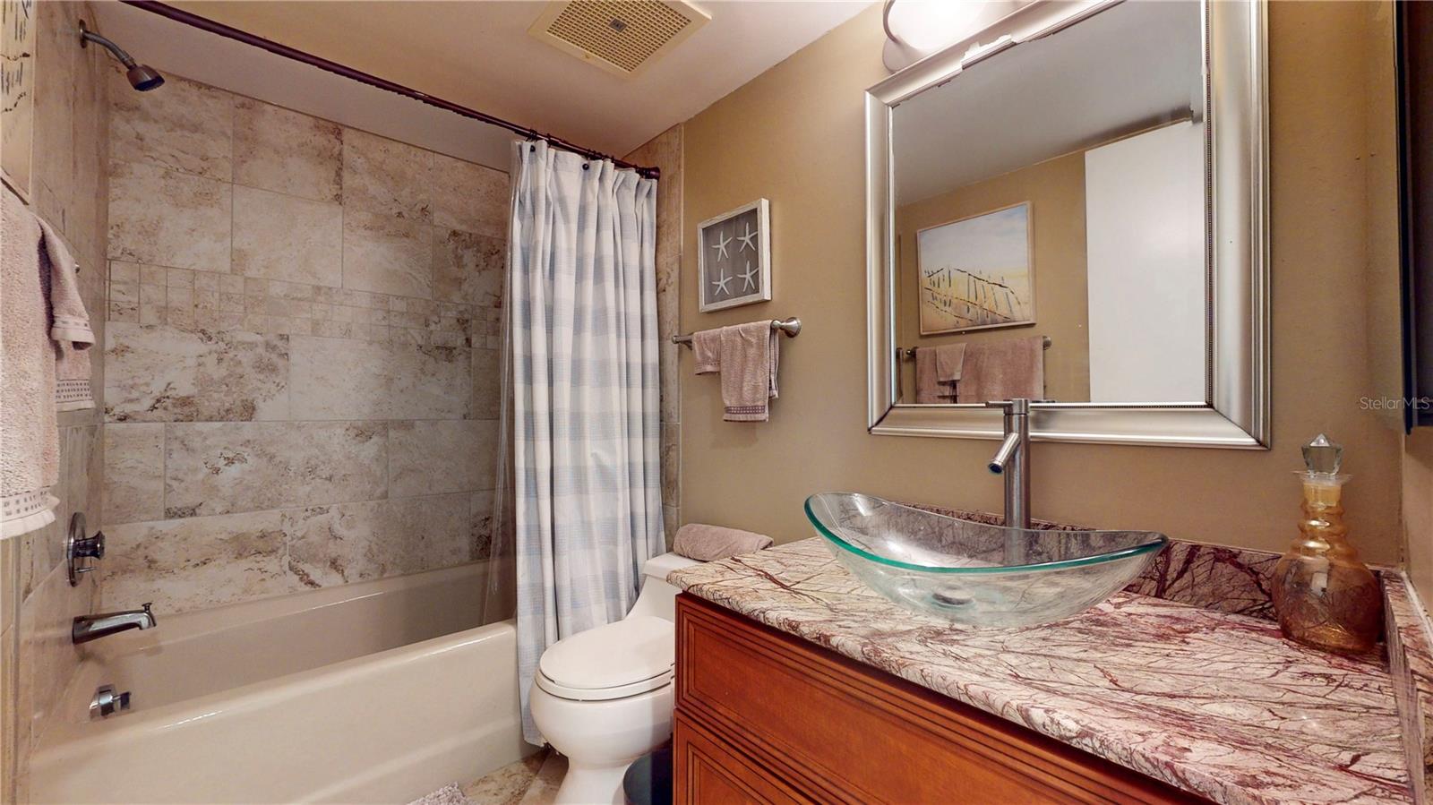 Image 38 of 47 For 2413 Bayshore Boulevard 803