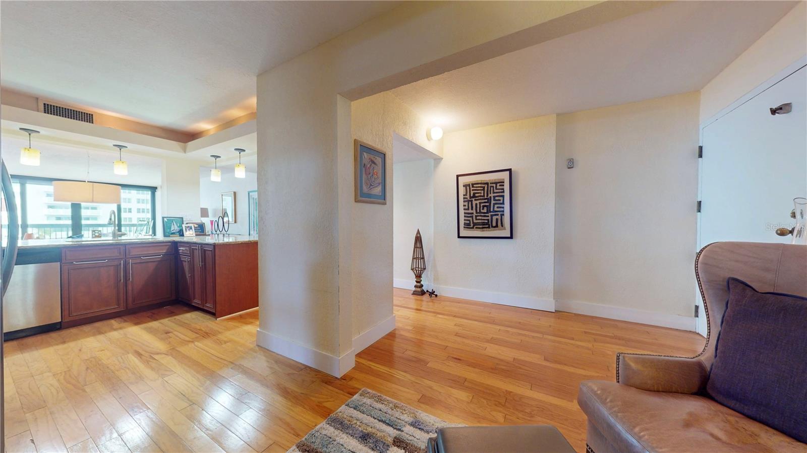 Image 5 of 47 For 2413 Bayshore Boulevard 803