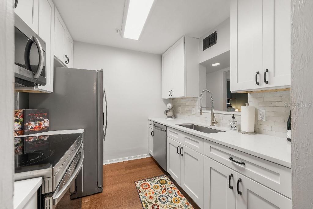 Image 3 of 18 For 2360 Archer Road 504