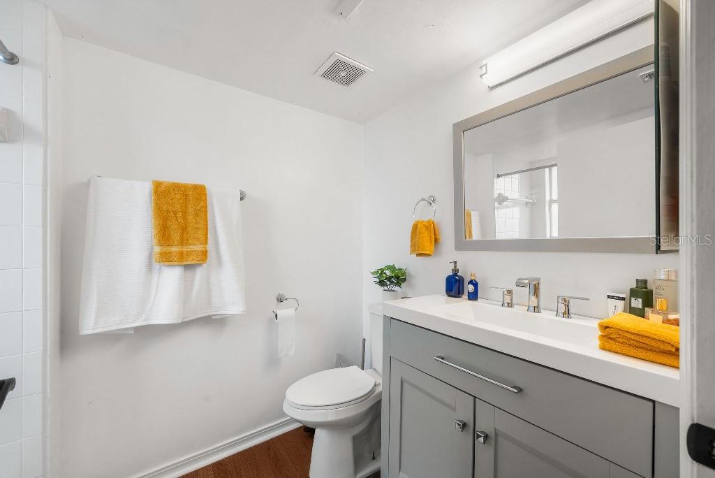 Image 9 of 18 For 2360 Archer Road 504