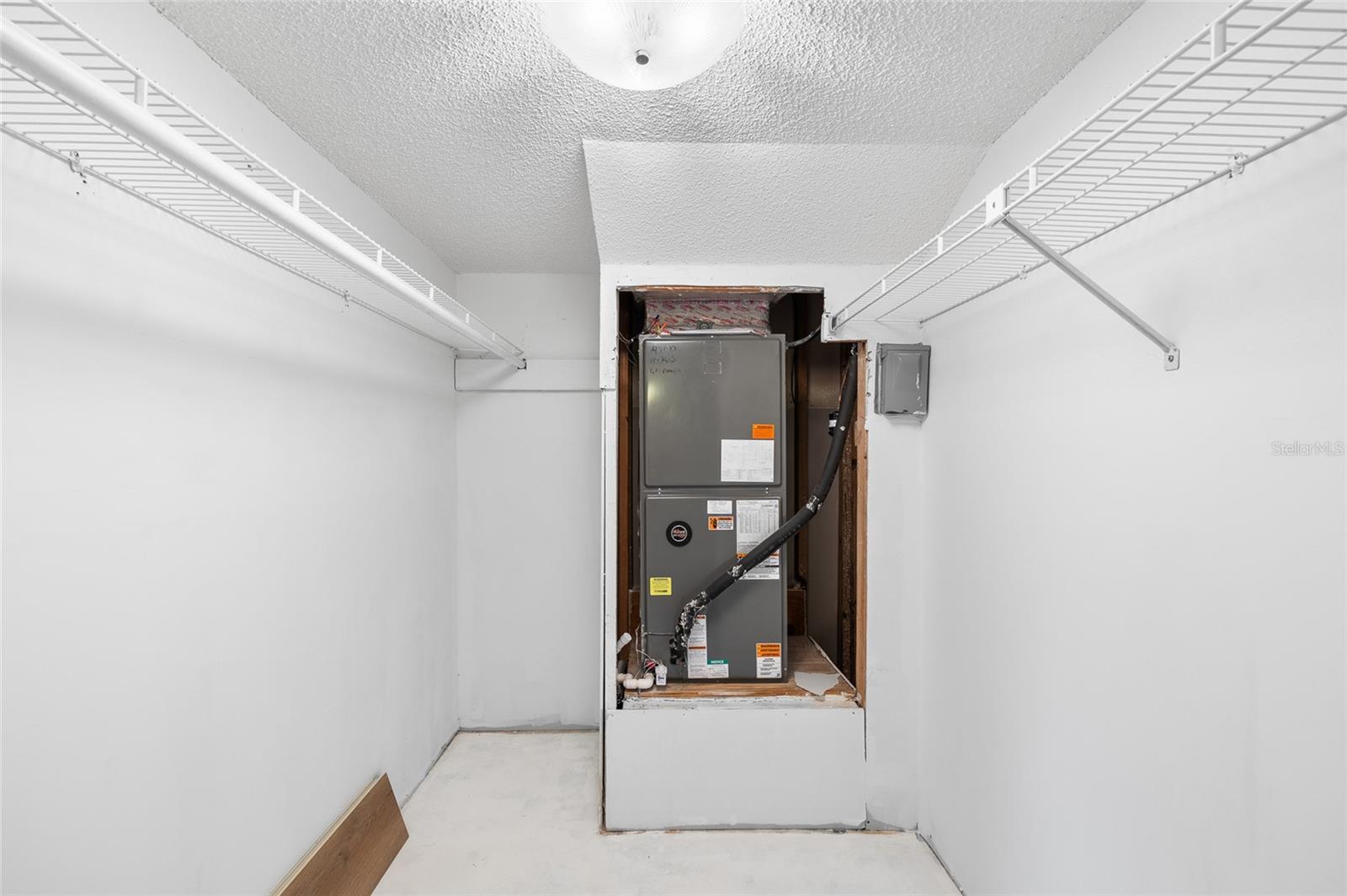 Image 27 of 43 For 3030 Shadow Oaks Drive