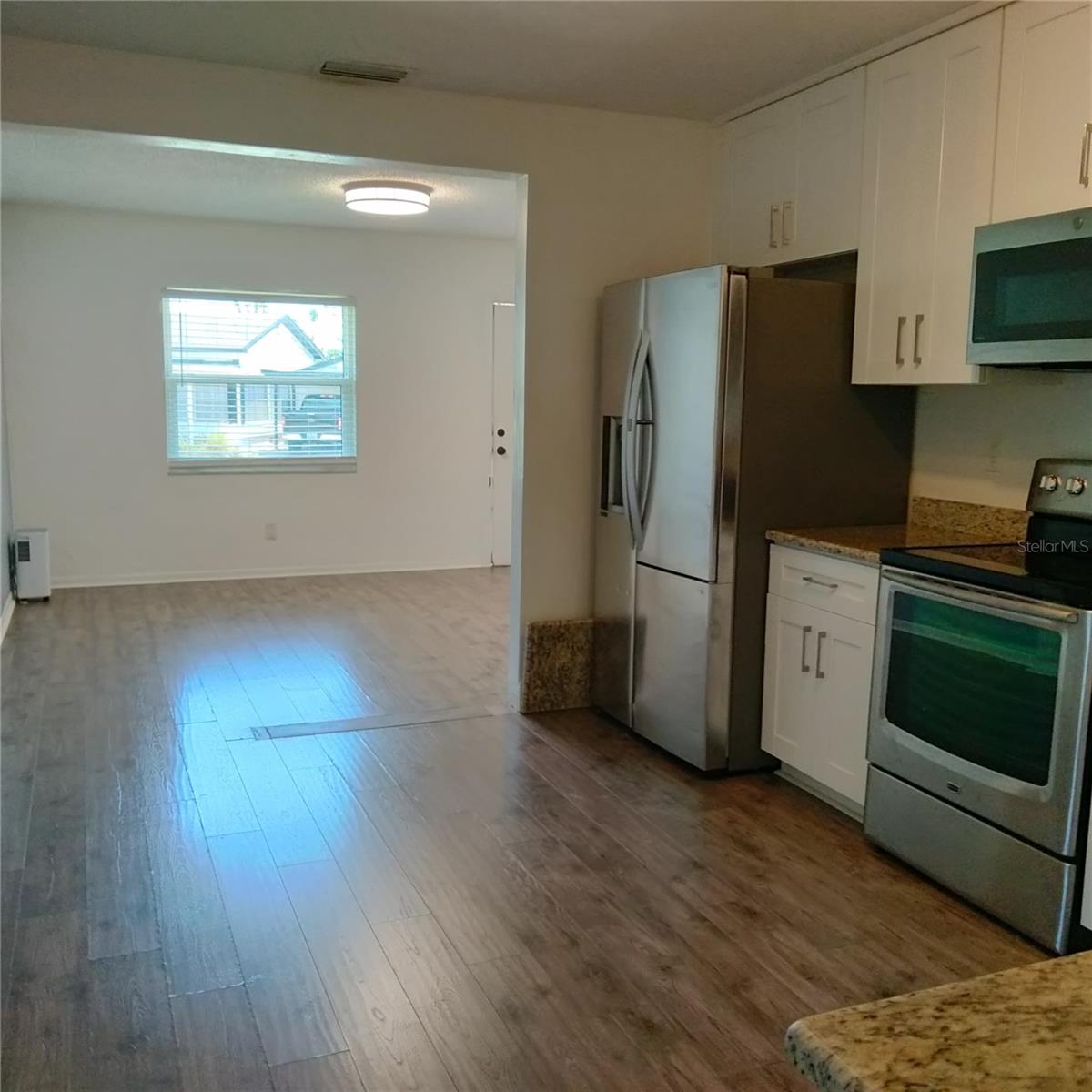 Image 12 of 34 For 351 Davenport Avenue Ne