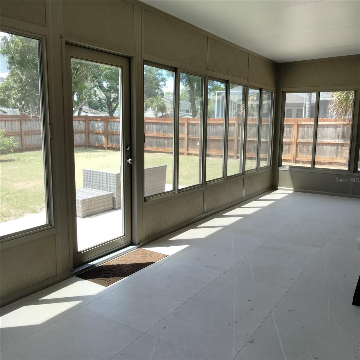 Image 13 of 34 For 351 Davenport Avenue Ne