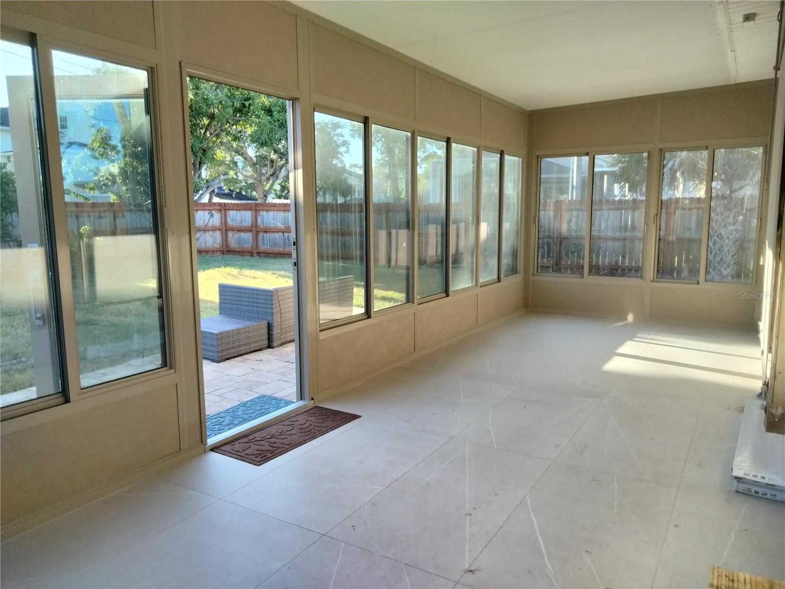 Image 14 of 34 For 351 Davenport Avenue Ne