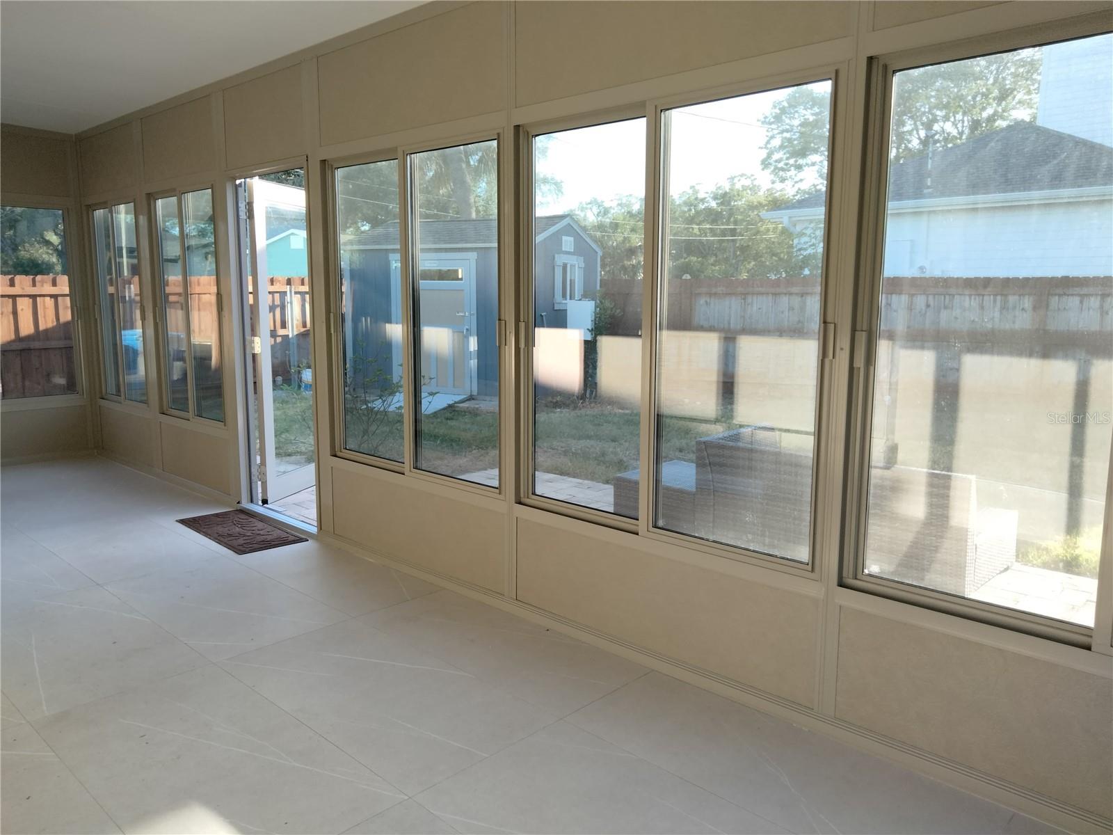 Image 15 of 34 For 351 Davenport Avenue Ne