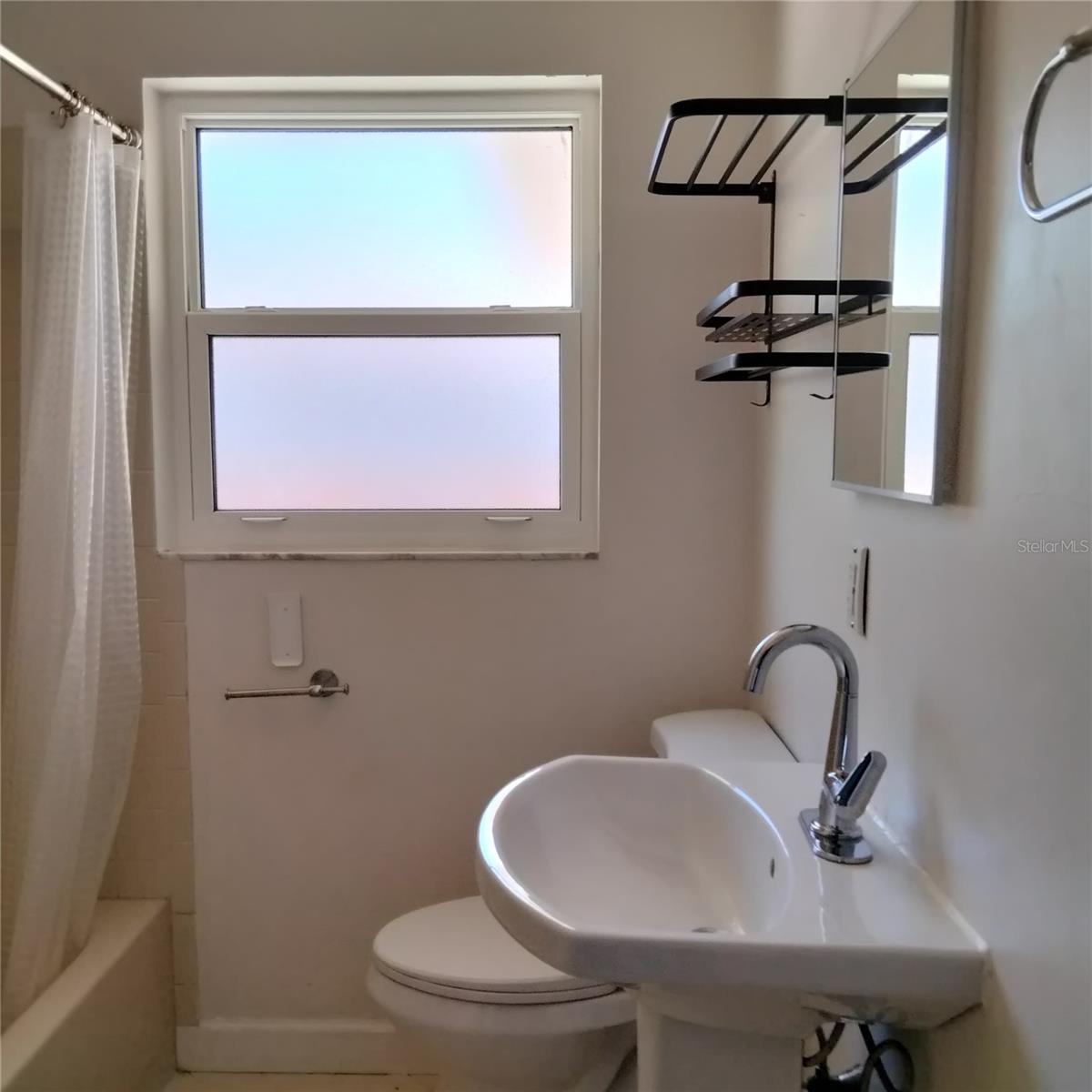 Image 22 of 34 For 351 Davenport Avenue Ne