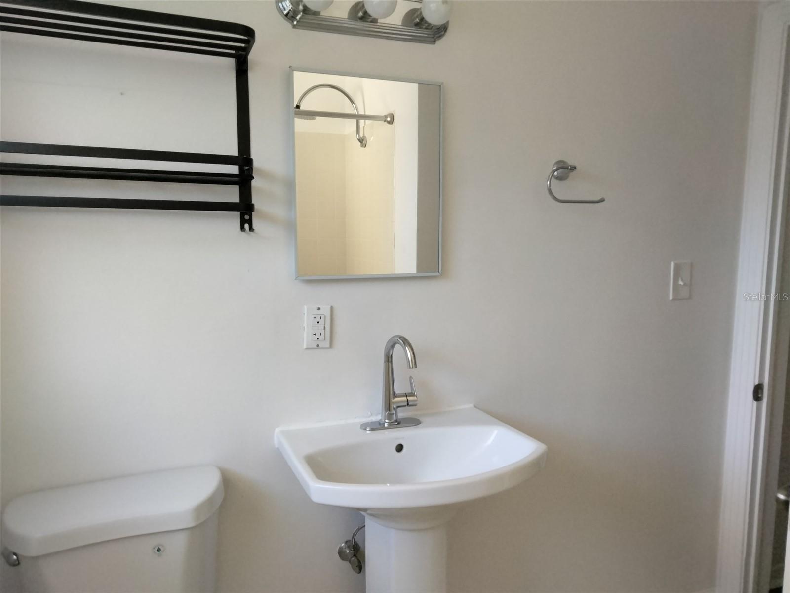 Image 23 of 34 For 351 Davenport Avenue Ne