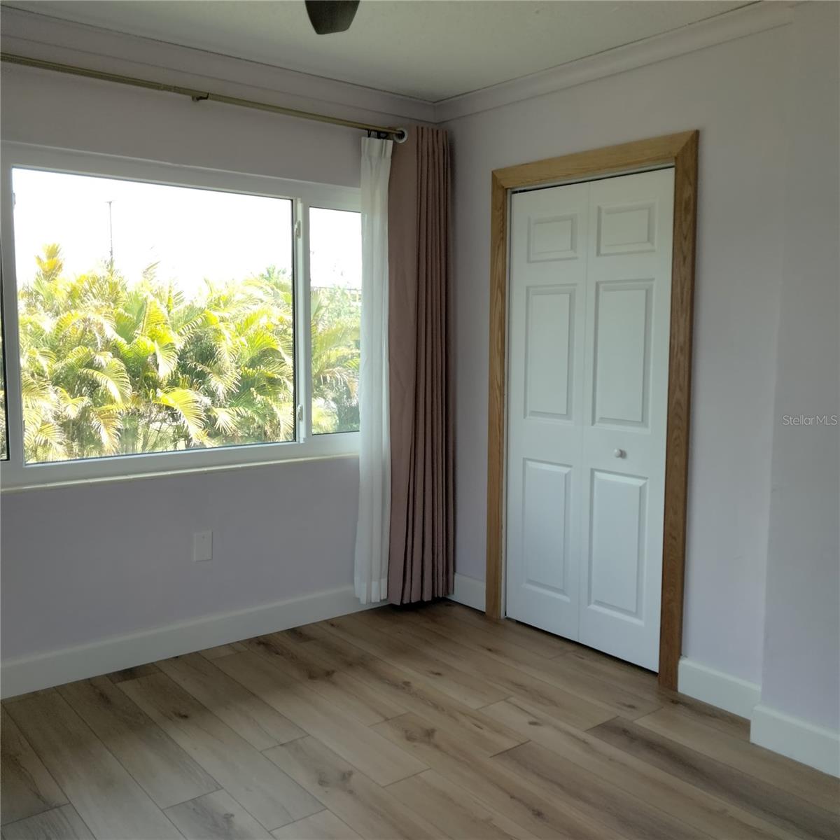 Image 24 of 34 For 351 Davenport Avenue Ne