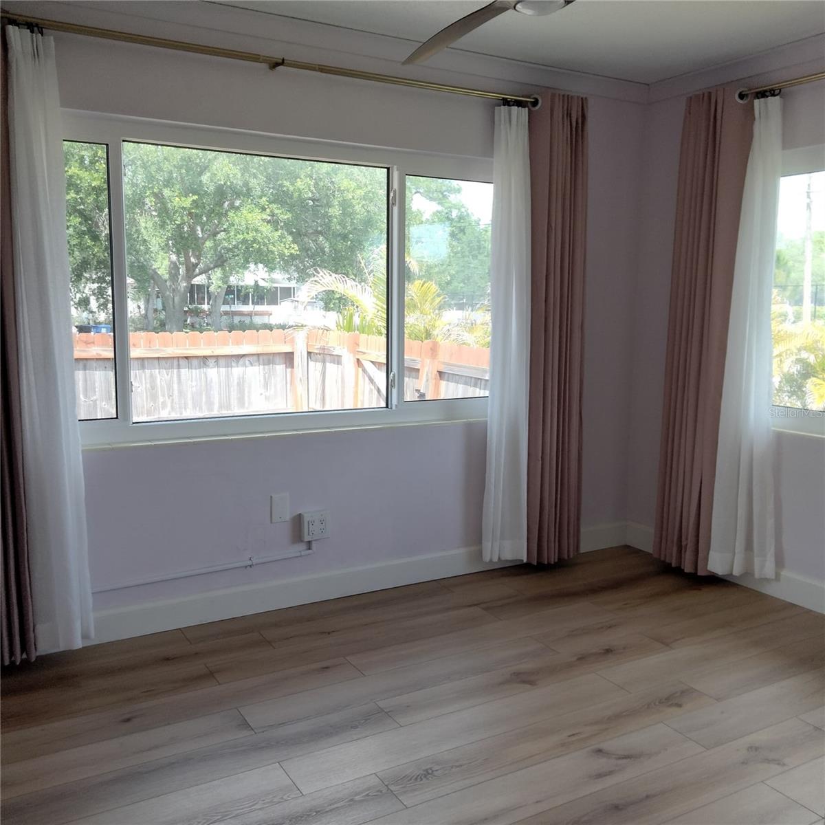 Image 25 of 34 For 351 Davenport Avenue Ne