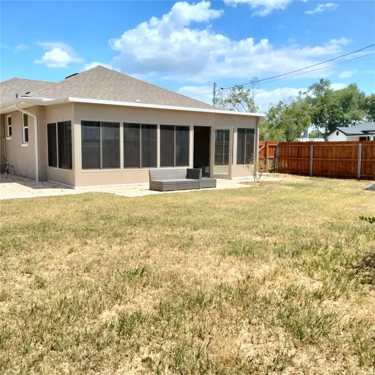 Image 27 of 34 For 351 Davenport Avenue Ne