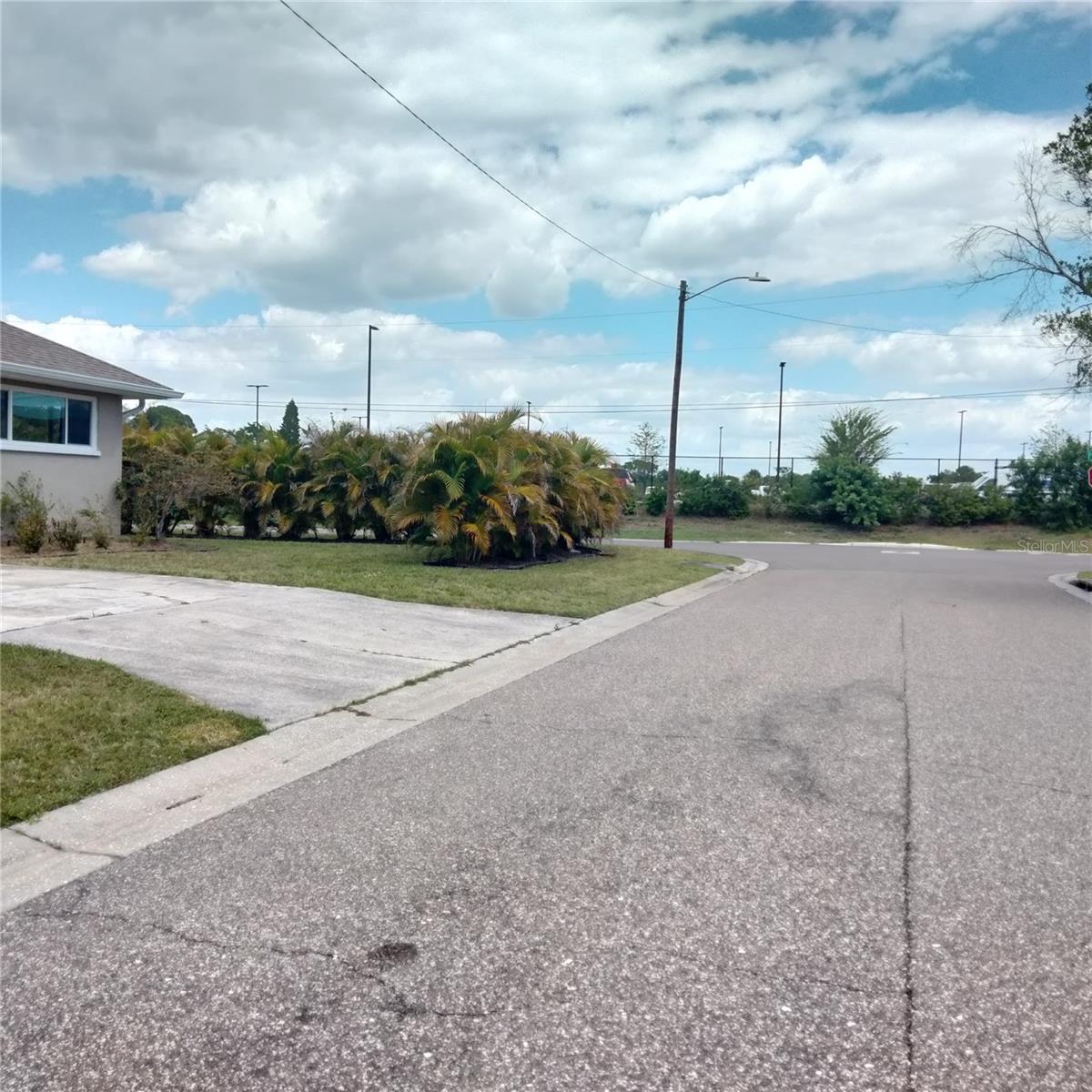 Image 33 of 34 For 351 Davenport Avenue Ne