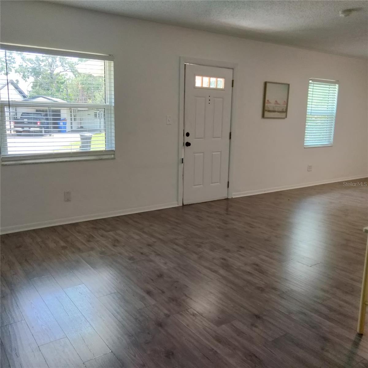 Image 8 of 34 For 351 Davenport Avenue Ne