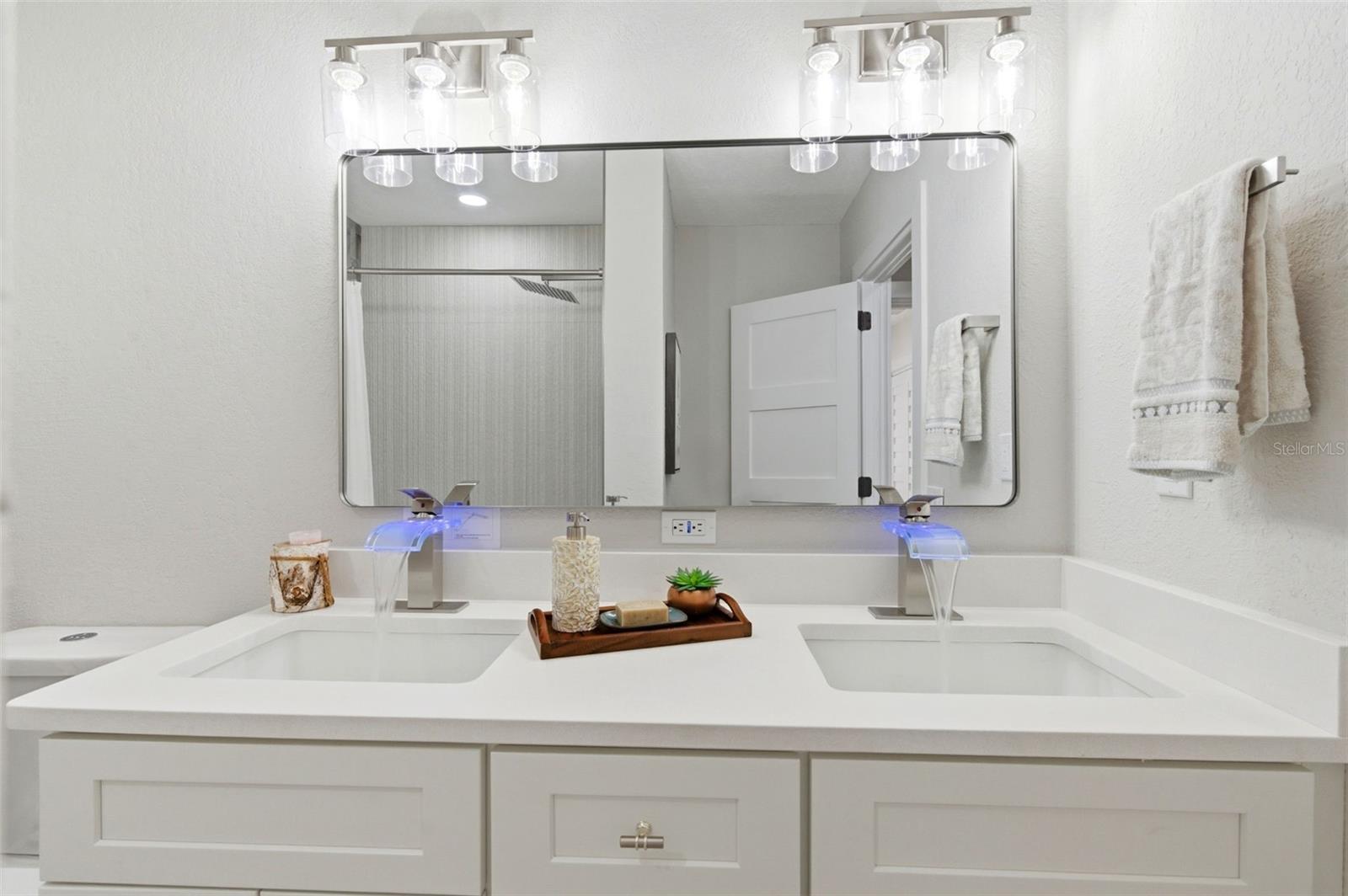 Image 26 of 70 For 8326 40th Place N