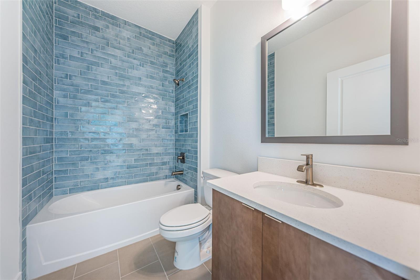 Image 18 of 50 For 1701 25th Avenue N