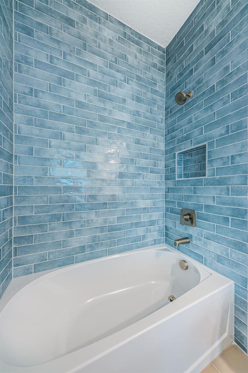 Image 19 of 50 For 1701 25th Avenue N