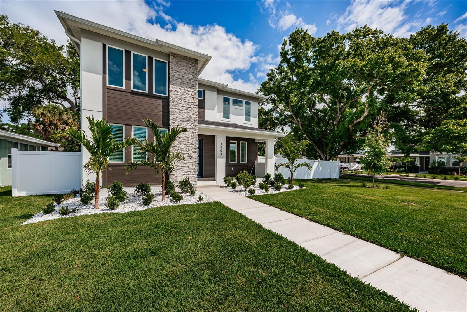 Image 2 of 50 For 1701 25th Avenue N