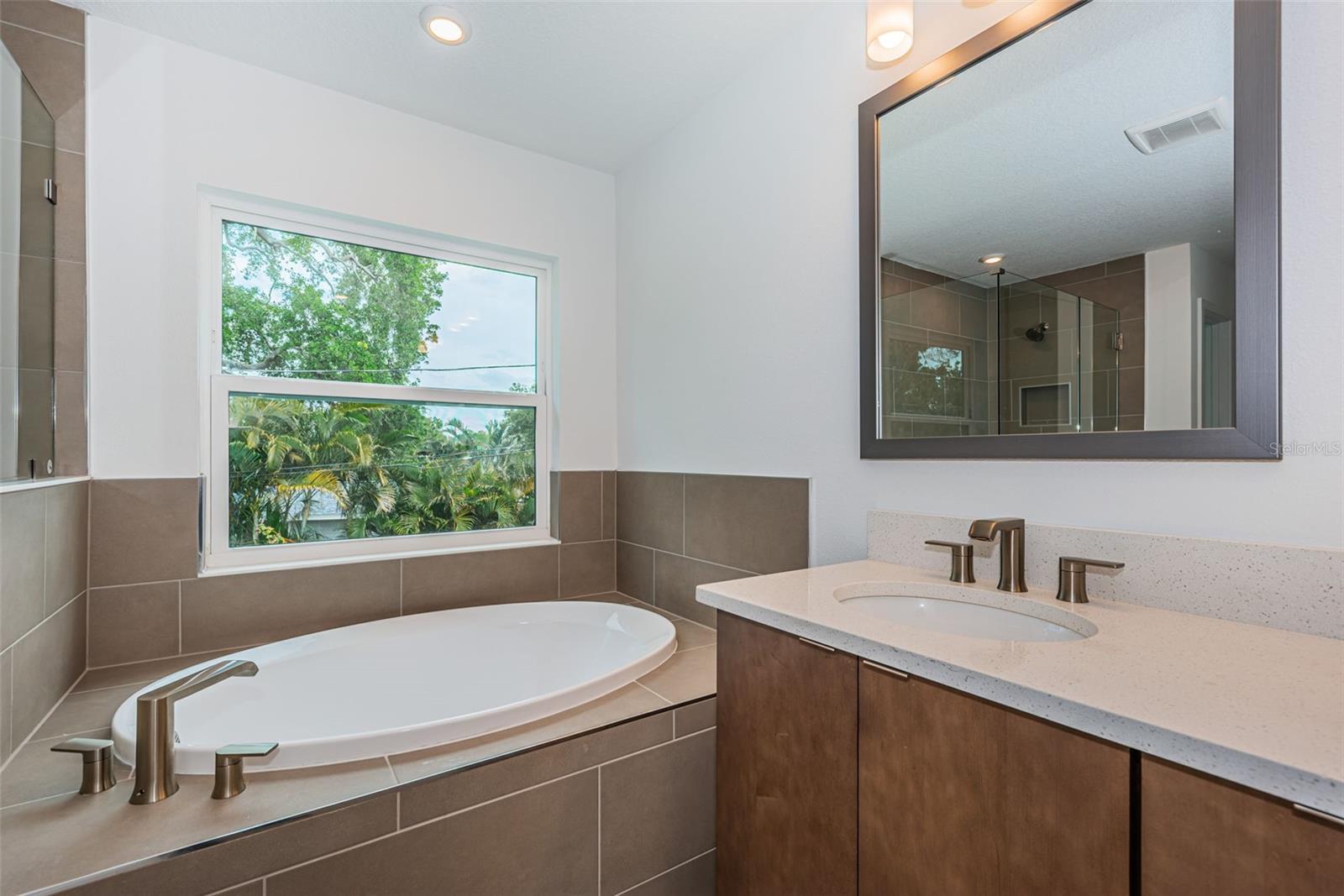 Image 25 of 50 For 1701 25th Avenue N