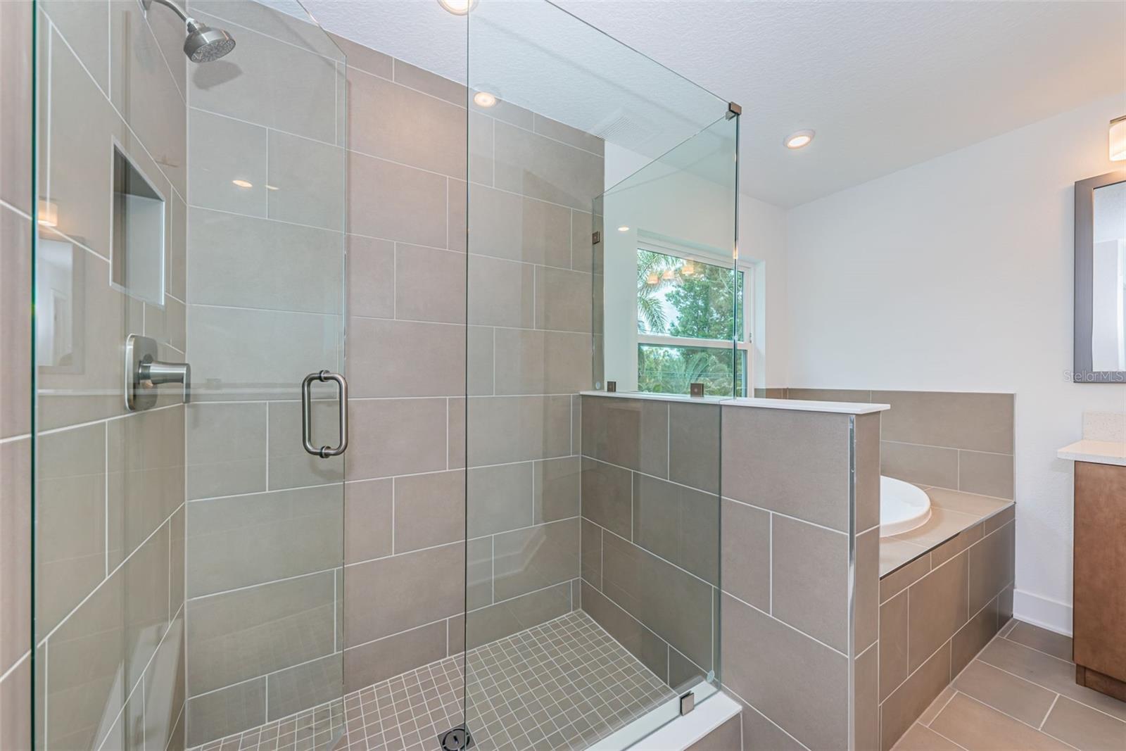 Image 26 of 50 For 1701 25th Avenue N