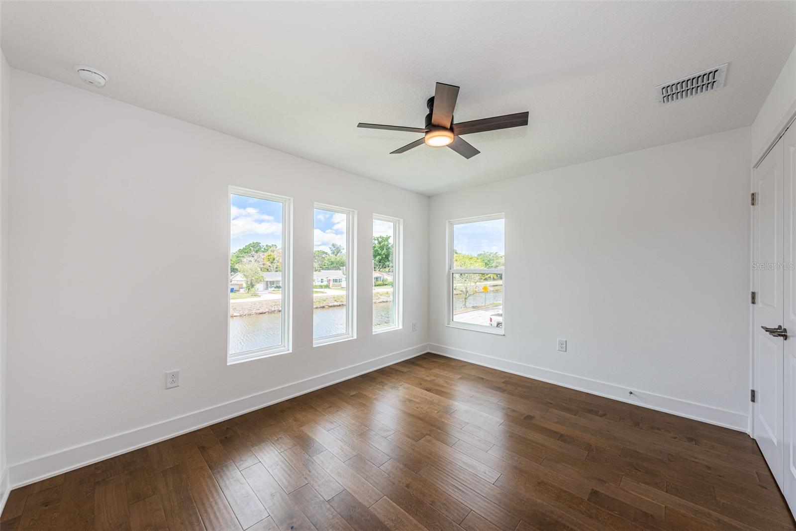 Image 28 of 50 For 1701 25th Avenue N