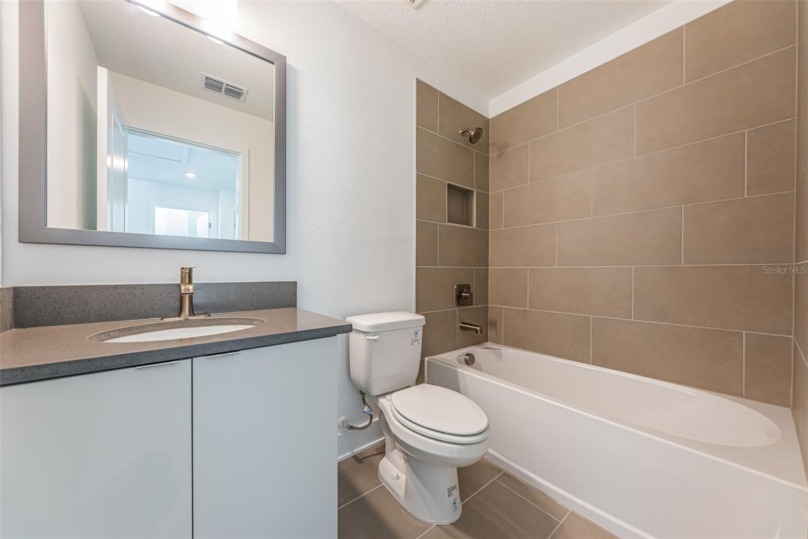 Image 29 of 50 For 1701 25th Avenue N