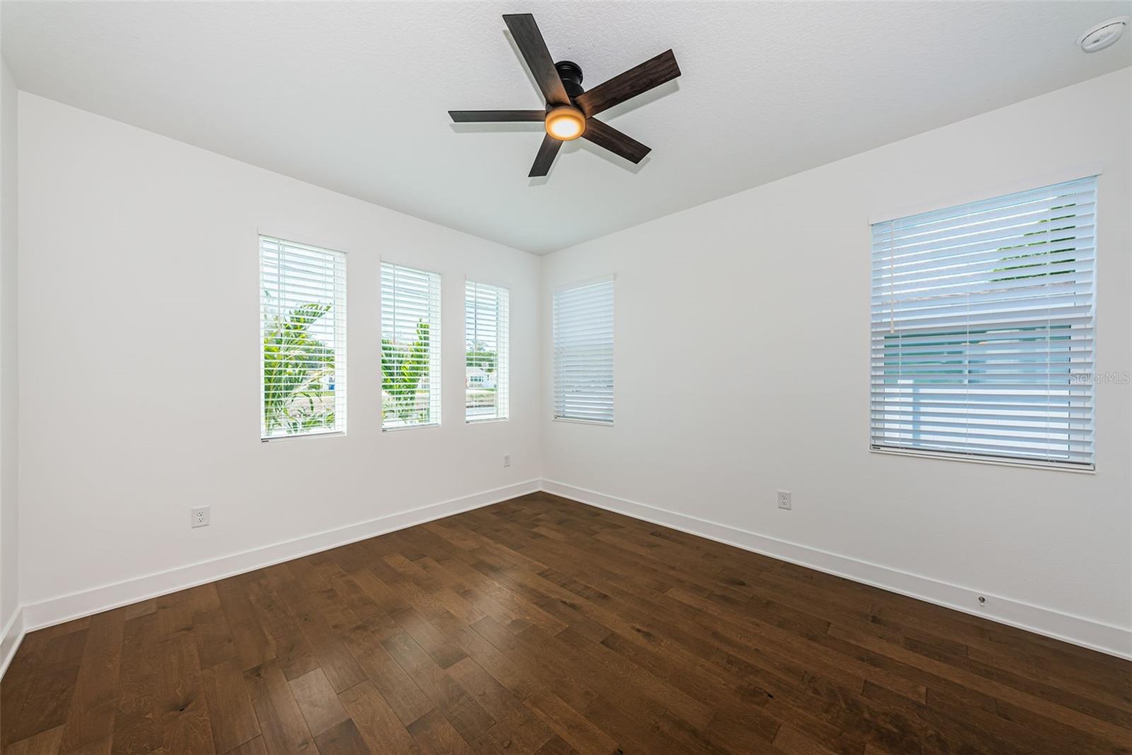 Image 31 of 50 For 1701 25th Avenue N