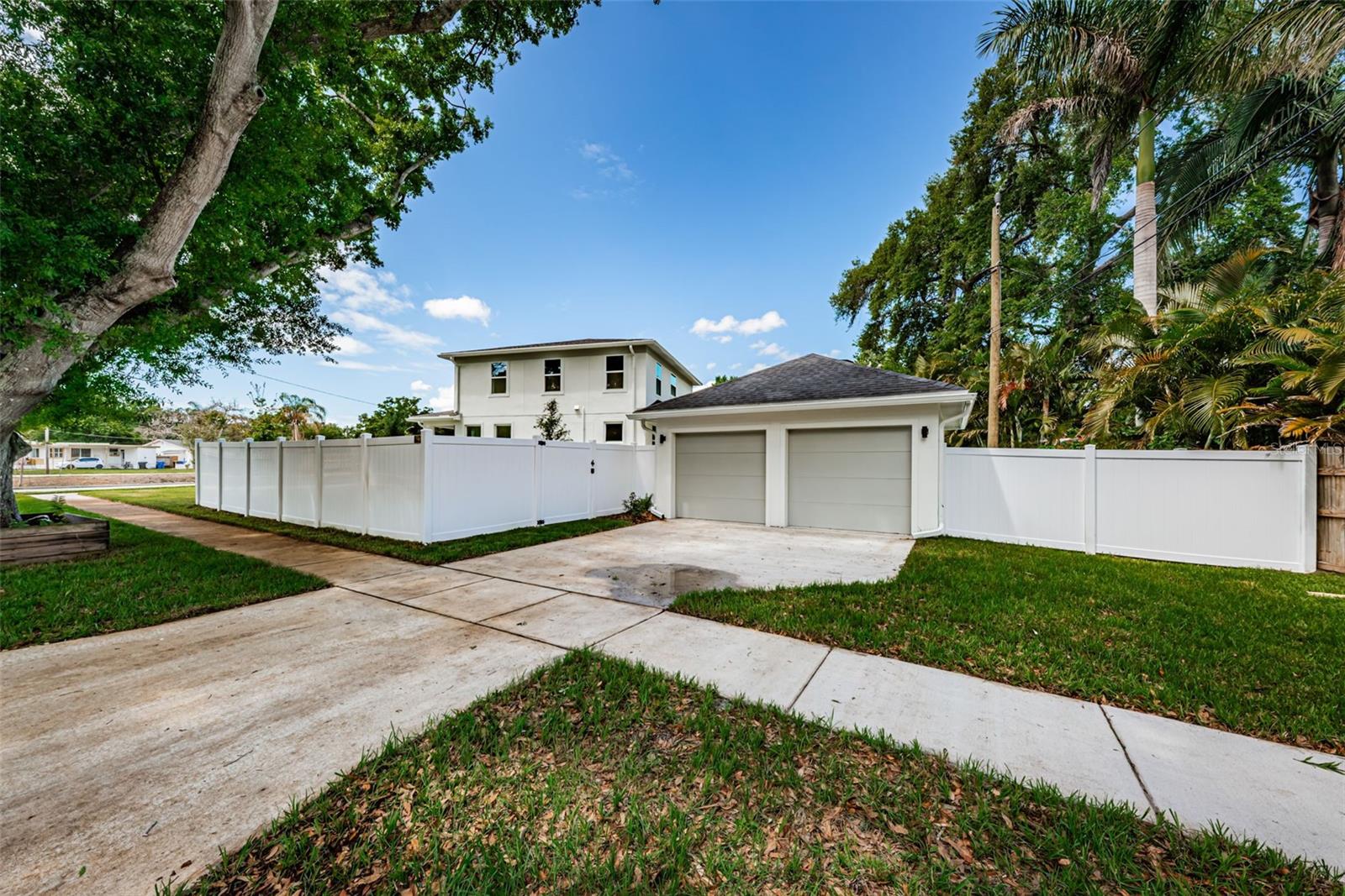 Image 41 of 50 For 1701 25th Avenue N