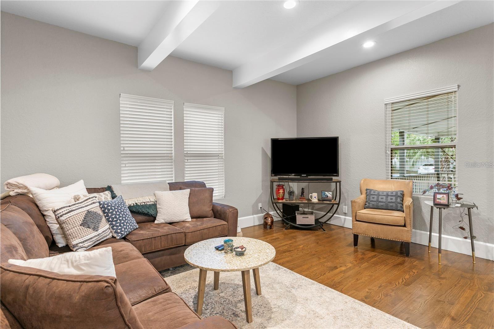 Listing photo id 11 for 802 Dartmoor Street N