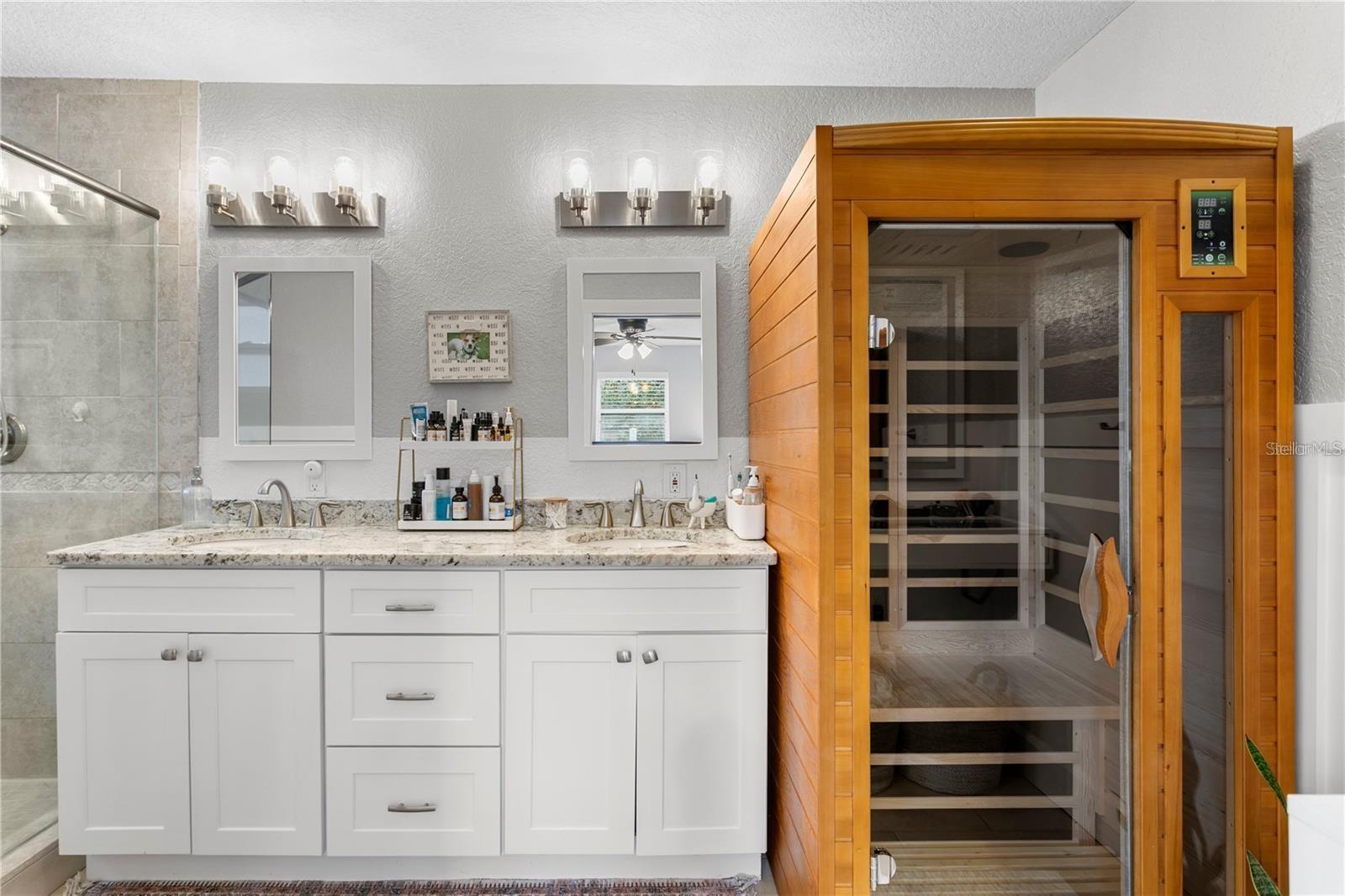 Listing photo id 17 for 802 Dartmoor Street N