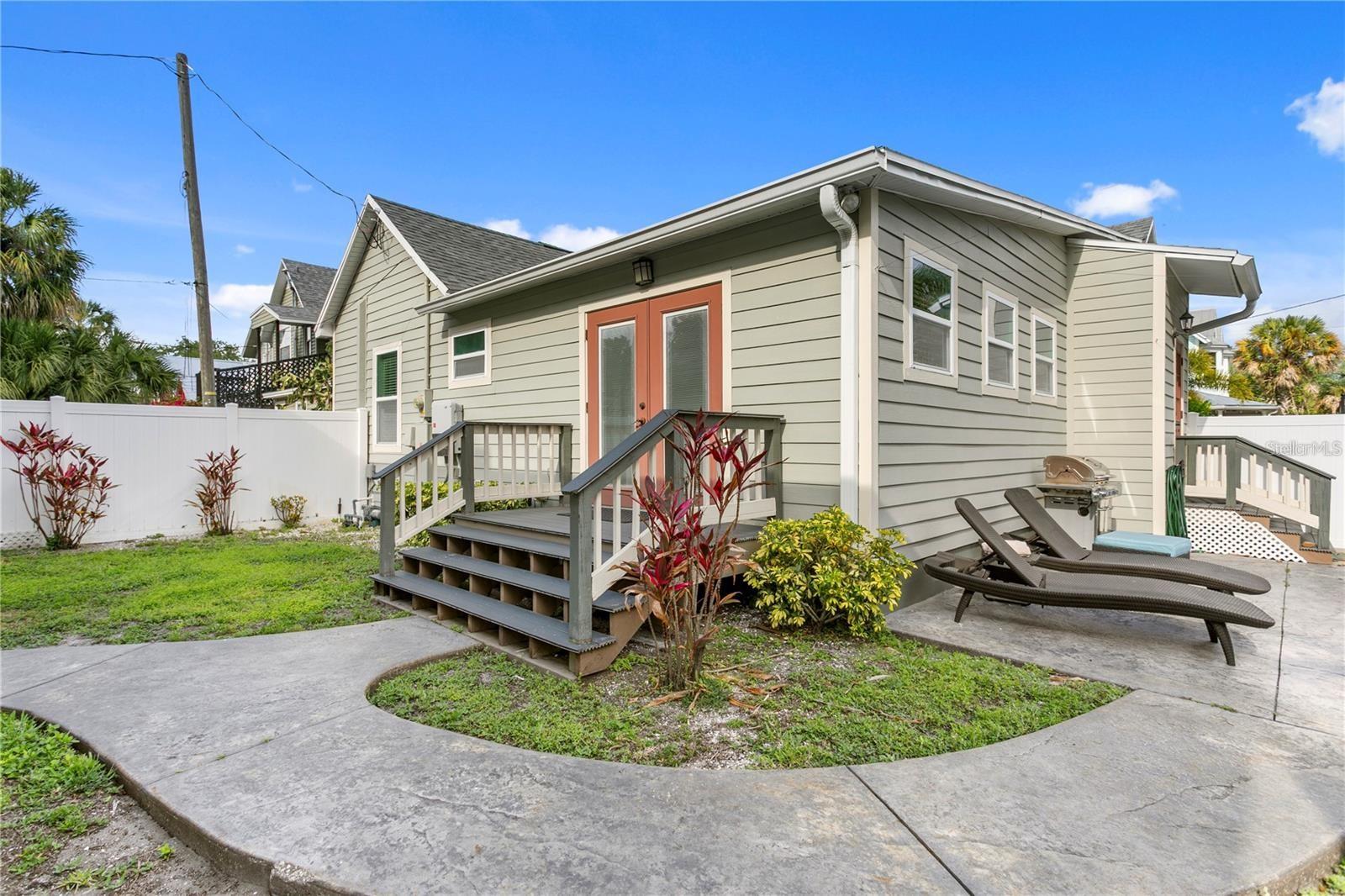 Listing photo id 23 for 802 Dartmoor Street N