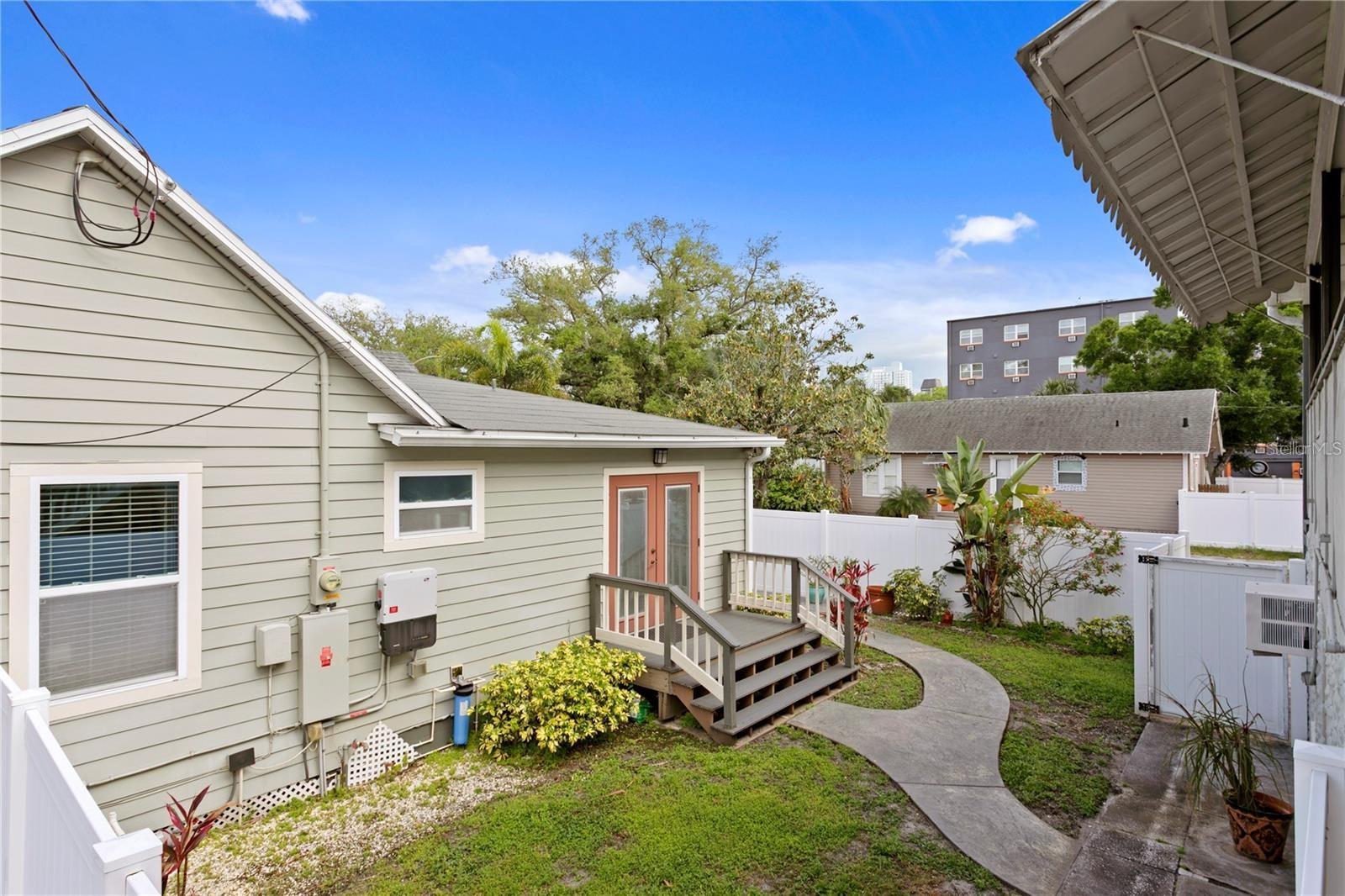 Listing photo id 24 for 802 Dartmoor Street N