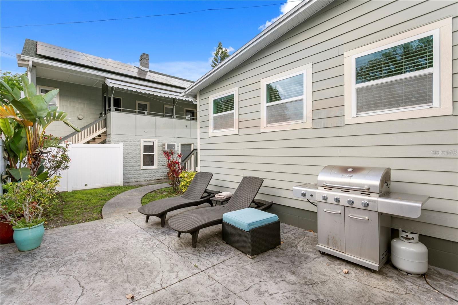 Listing photo id 25 for 802 Dartmoor Street N